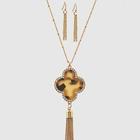 Jewelry - Crystal Quatrefoil Metal Chain Tassels Pendant Set